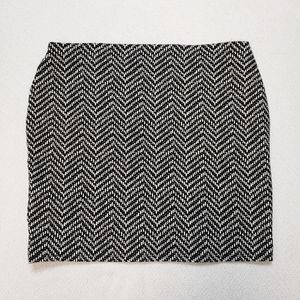 Old Navy black & white herringbone pencil skirt